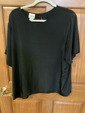 Plus Size Black Short-Sleeve Women’s Top by